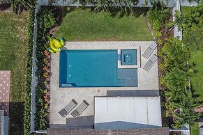 Naples Home w/ Patio < 1 Mi to Beaches!