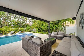 Naples Home w/ Patio < 1 Mi to Beaches!