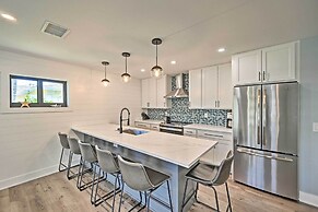 Naples Home w/ Patio < 1 Mi to Beaches!