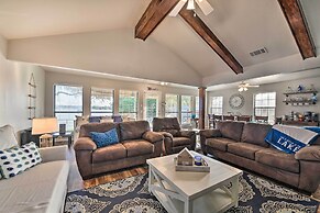 Lakefront Home < 3 Miles to Historic Granbury!