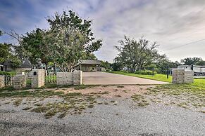 Lakefront Home < 3 Miles to Historic Granbury!
