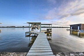 Lakefront Home < 3 Miles to Historic Granbury!