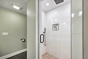 Lakefront Rogers Getaway w/ Hot Tub & Deck!