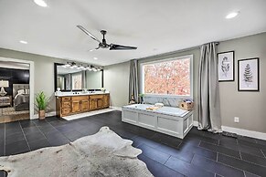 Lakefront Rogers Getaway w/ Hot Tub & Deck!