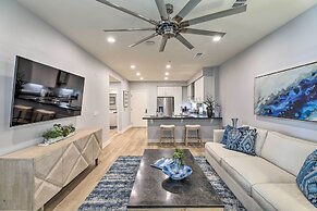 Modern Irvine Condo w/ Pool - 7 Mi to Beach!