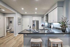 Modern Irvine Condo w/ Pool - 7 Mi to Beach!