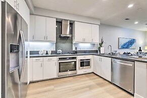 Modern Irvine Condo w/ Pool - 7 Mi to Beach!