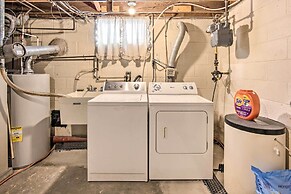 Marietta Home w/ Private Hot Tub, Pool Table!