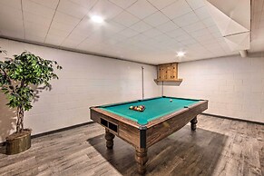 Marietta Home w/ Private Hot Tub, Pool Table!