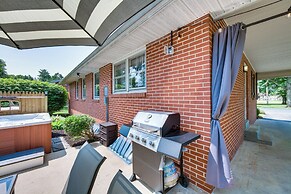 Marietta Home w/ Private Hot Tub, Pool Table!
