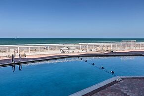Waterfront Daytona Beach Shores Condo W/amenities!