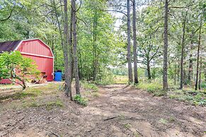 Classic Cabin Nature Retreat: Hike On-site!