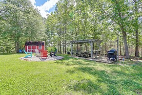 Hike On-site: Classic Cabin Nature Retreat