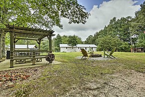 Hike On-site: Classic Cabin Nature Retreat