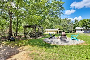 Hike On-site: Classic Cabin Nature Retreat