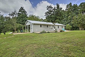 Hike On-site: Classic Cabin Nature Retreat