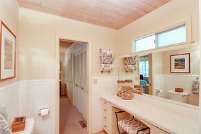 Woodsy Mountain Home Escape: Walk to Marina!