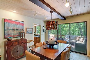 Woodsy Mountain Home Escape: Walk to Marina!