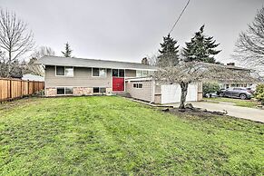 Spacious Kent Home ~ 17 Mi to Dtwn Seattle!