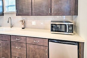 Central & Cozy Houston Studio - Pets Welcome!