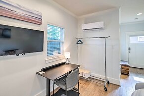 Central & Cozy Houston Studio - Pets Welcome!