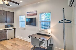 Central & Cozy Houston Studio - Pets Welcome!