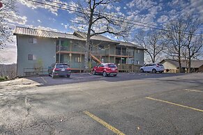 Ozark Mountain Condo ~ 2 Mi to Silver Dollar City!