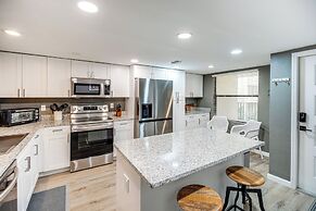 Stylish Fort Myers Condo ~ 2 Mi to Beaches!