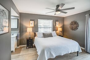 Stylish Fort Myers Condo ~ 2 Mi to Beaches!