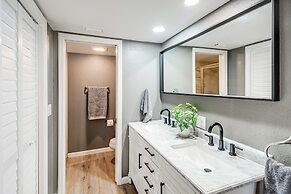 Stylish Fort Myers Condo ~ 2 Mi to Beaches!