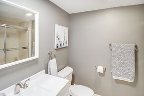 Stylish Fort Myers Condo ~ 2 Mi to Beaches!