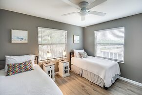 Stylish Fort Myers Condo ~ 2 Mi to Beaches!