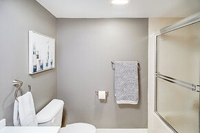 Stylish Fort Myers Condo ~ 2 Mi to Beaches!