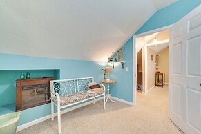 11 Mi to Lake Fife: Farmhouse w/ Yard & Fire Pit!