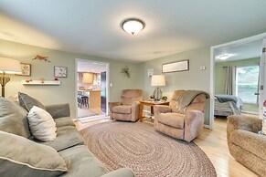 11 Mi to Lake Fife: Farmhouse w/ Yard & Fire Pit!