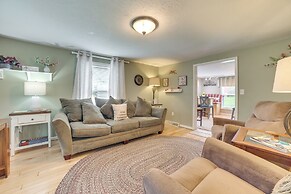 11 Mi to Lake Fife: Farmhouse w/ Yard & Fire Pit!
