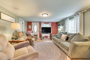 11 Mi to Lake Fife: Farmhouse w/ Yard & Fire Pit!