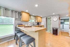 11 Mi to Lake Fife: Farmhouse w/ Yard & Fire Pit!
