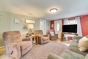 11 Mi to Lake Fife: Farmhouse w/ Yard & Fire Pit!