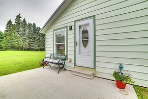 11 Mi to Lake Fife: Farmhouse w/ Yard & Fire Pit!