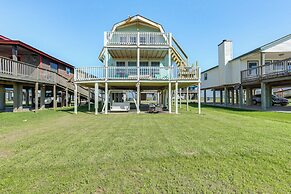Ocean Access + BBQ Pit: Surfside Beach Family Home