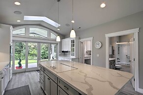 Contemporary Tacoma Cottage w/ Deck & Pond!