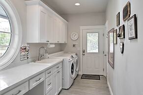 Contemporary Tacoma Cottage w/ Deck & Pond!