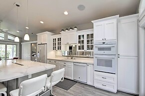 Contemporary Tacoma Cottage w/ Deck & Pond!