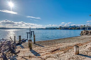 Manette Waterfront: Kayak the Bay & Walk to Town!