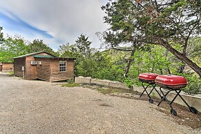 'cedar Falls Cabin 4': Nestled by Honey Creek