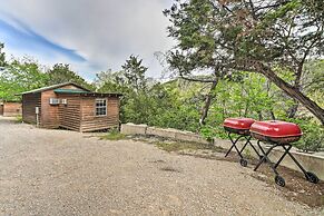 'cedar Falls Cabin 4': Nestled by Honey Creek