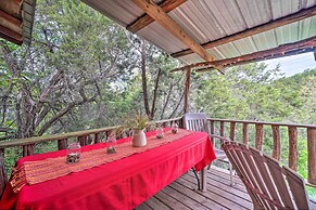 'cedar Falls Cabin 4': Nestled by Honey Creek