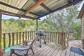 'cedar Falls Cabin 4': Nestled by Honey Creek