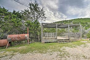 'cedar Falls Cabin 4': Nestled by Honey Creek